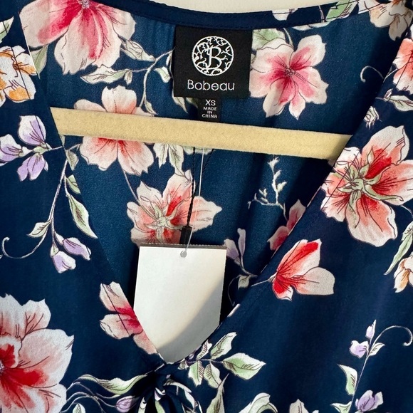 NWT Bobeau Navy Floral Print Blouse Summer Peplum Smocked Waist Top Size XS - Picture 3 of 8